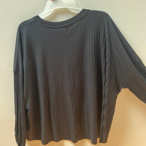 Ribbed Black Oversized Long Sleeve Top – Casual & Comfy! - Picture 2 of 4